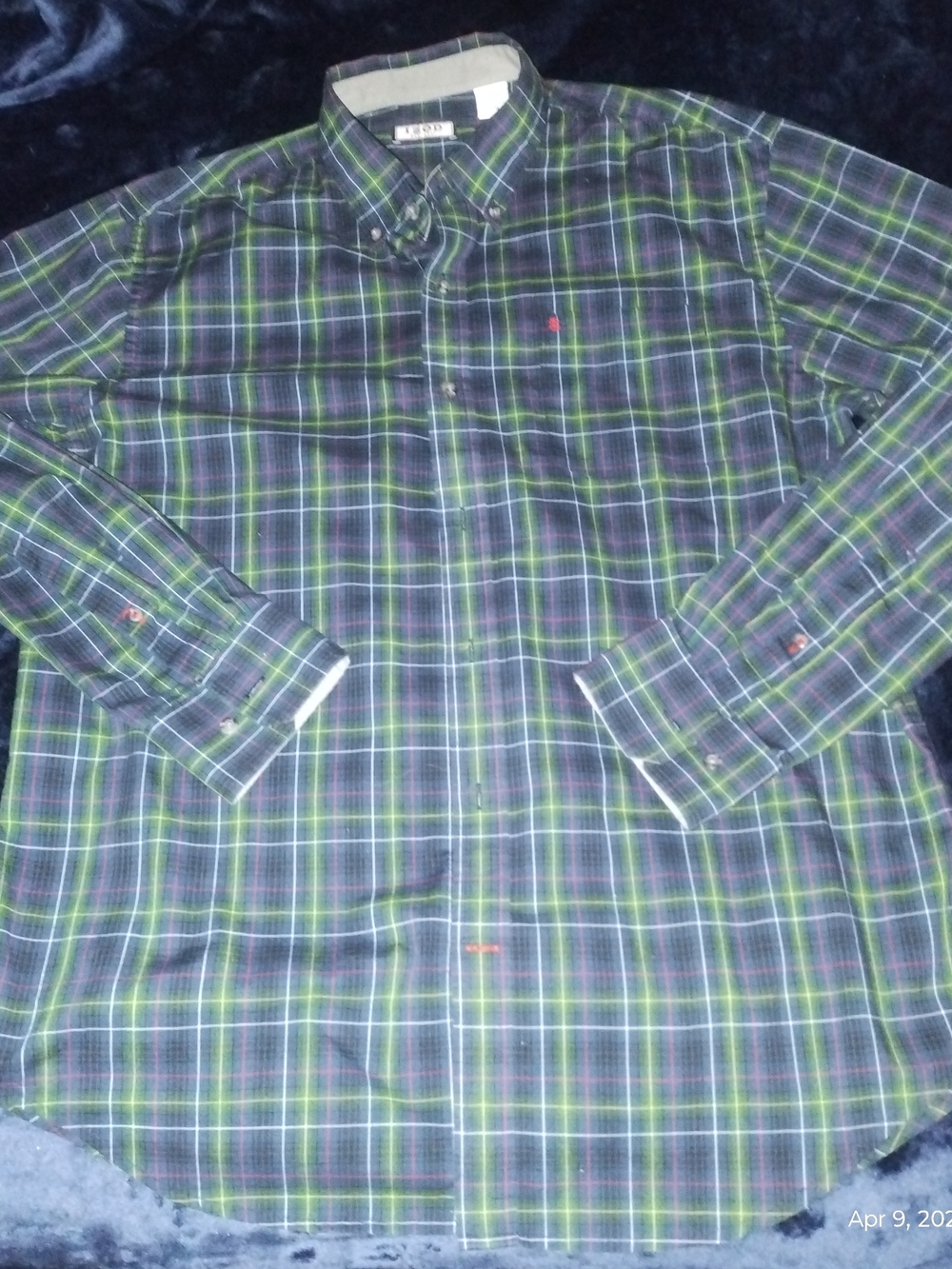 Izod Size L Plaid Shirt